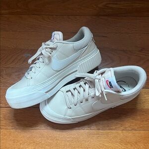 Nike Court Legacy Lift Sneakers